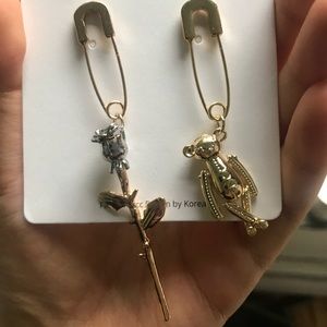 Delicate little rose earrings 🌹🌹🌹😊